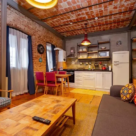 High Ceiling Stylish Daire İstanbul